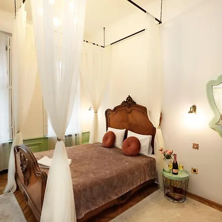 לינה וארוחת בוקר Villabaroque_eger