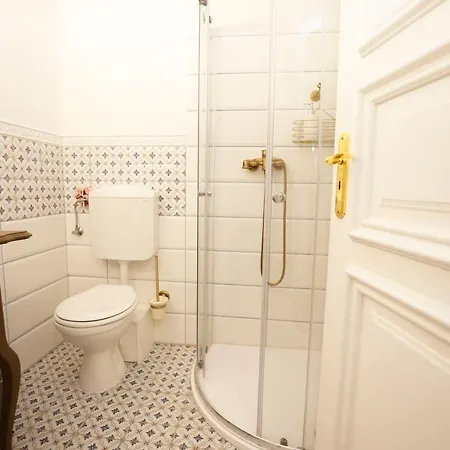 לינה וארוחת בוקר Villabaroque_eger אגר