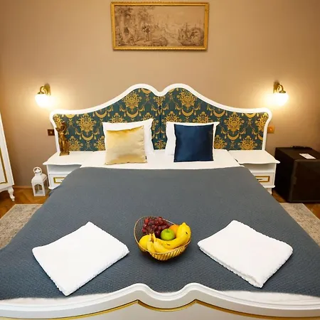 לינה וארוחת בוקר Villabaroque_eger 3*