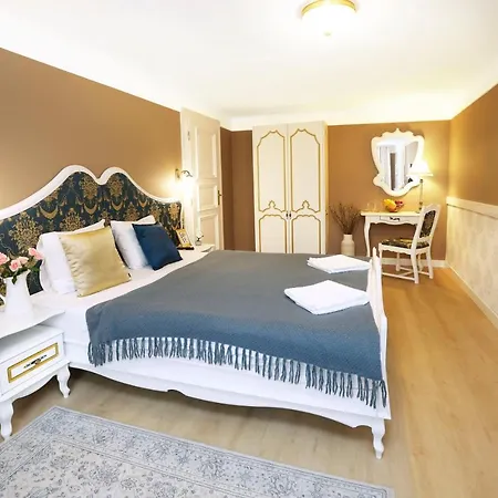 Villabaroque_eger לינה וארוחת בוקר 3*