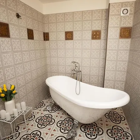 לינה וארוחת בוקר Villabaroque_eger