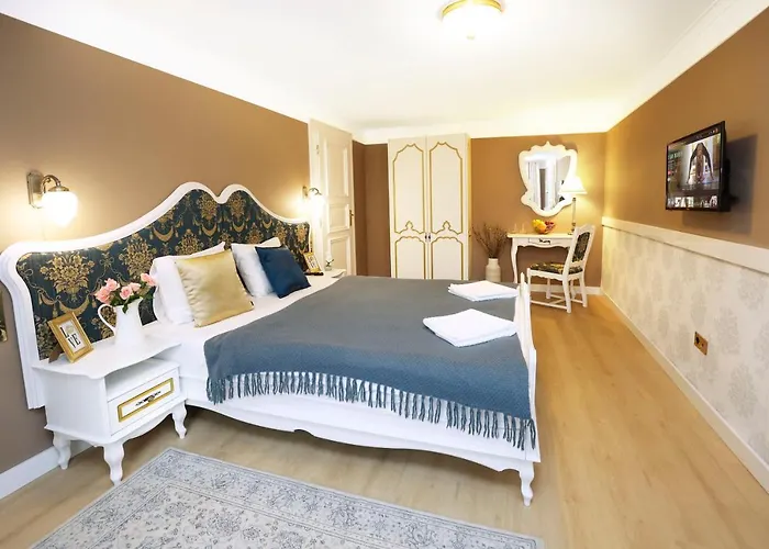 Villabaroque_eger فندق مبيت وإفطار 3*